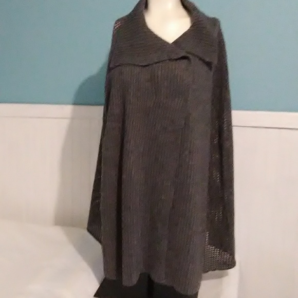 Olive+Oak Sweaters - SALE Olive+Oak Over Throw Sweater. Size M